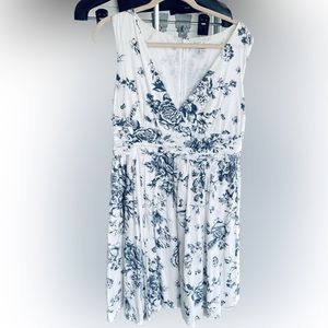 Gorgeous Robin Howe size 14 A-line dress- white with blue flowers.
